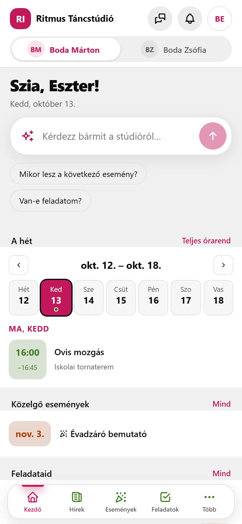 A szülői kezdőlap telefonon: a gyerekek közti váltás, a mai óra és a hírfolyam a csoport hírével.